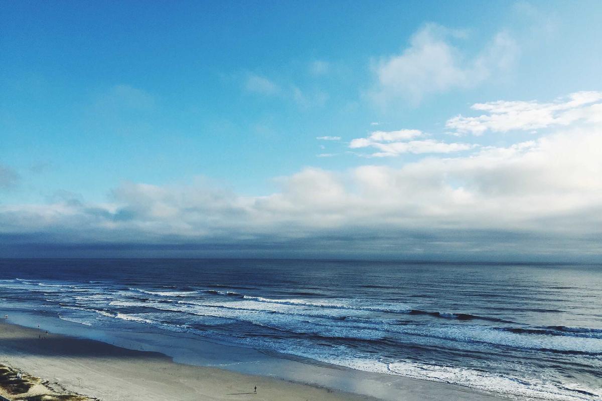 Bernadya Unggah Foto Blur Bareng Pria Misterius, Netizen Heboh: Hari Patah Hati Nasional!